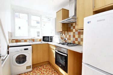 2 bed flat, Napier Terrace, Flat 3, Mutley, Plymouth, PL46ER - Image 1